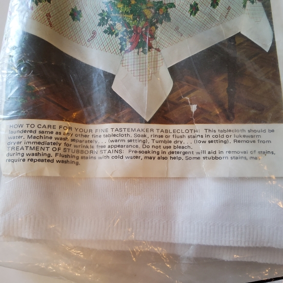 NEW VINTAGE Christmas Tablecloth Steven's Tastemaker Candy Canes And Garland - Picture 12 of 13